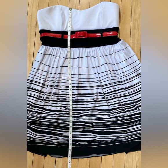 Jolie Belted Strapless Dress Size 12 - Picture 10 of 10